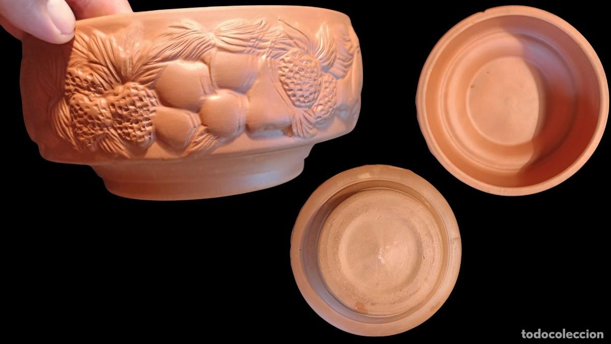 Vintage: CUENCO FRUTERO DE TERRACOTA SIN VIDRIAR CON RELIEVE DE FRESAS Y PINAS - CERAMICA POPULAR - 60/80