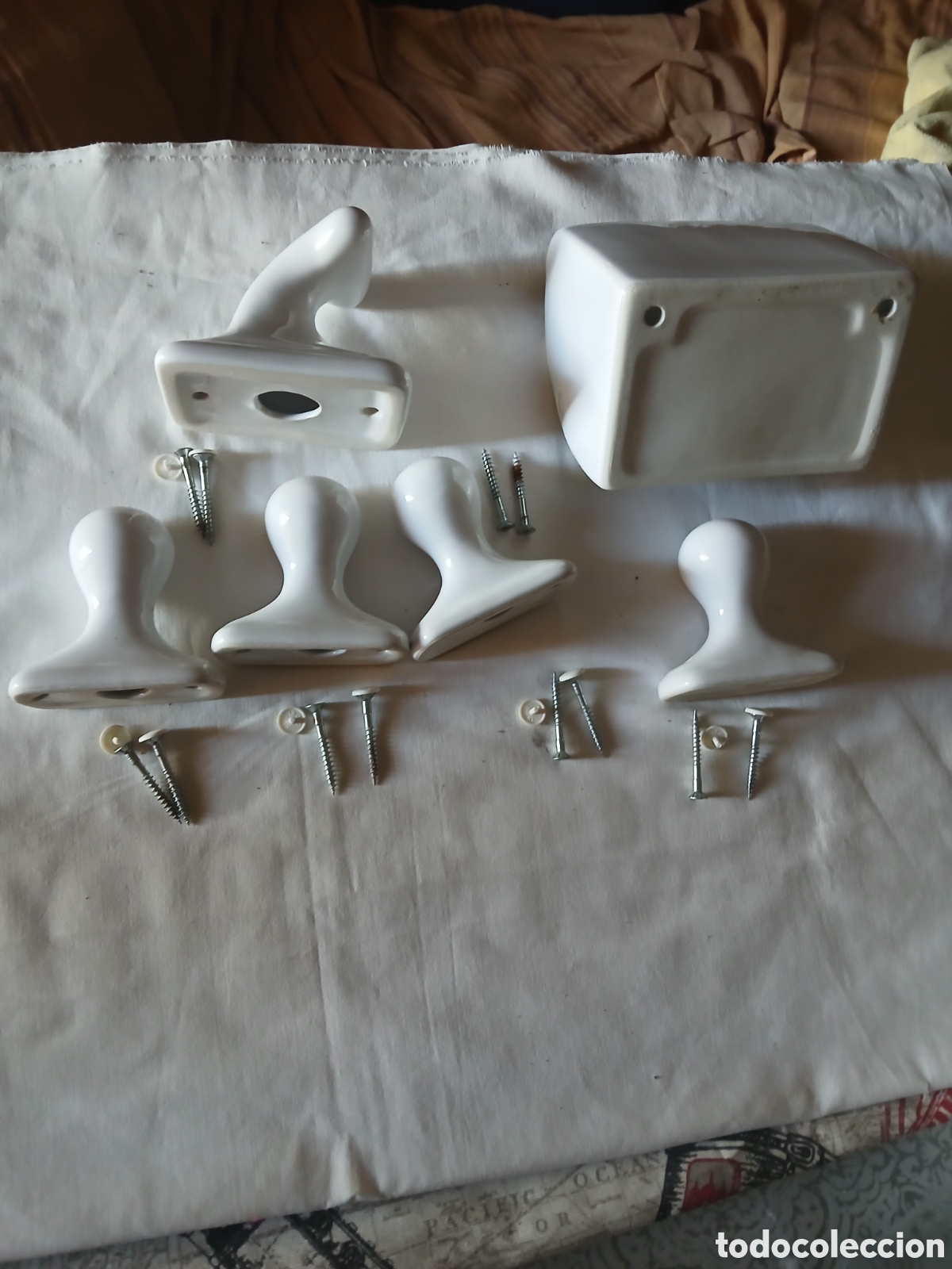Vintage: Conjunto de 6 piezas de cuarto de ba&ntilde;o vintage impecable