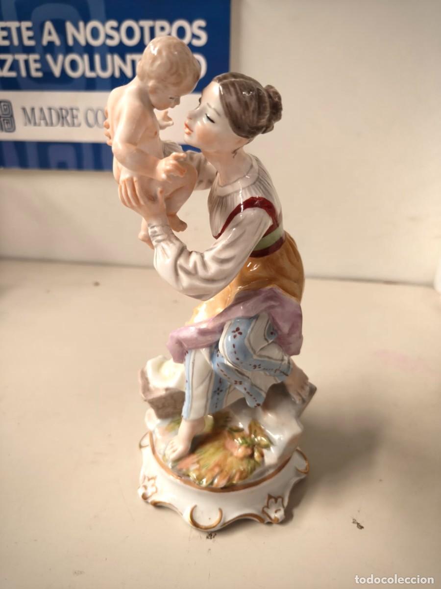 Vintage: Figura de porcelana Madre con Hijo de Porcelanas Art&iacute;sticas G&aacute;lvez.