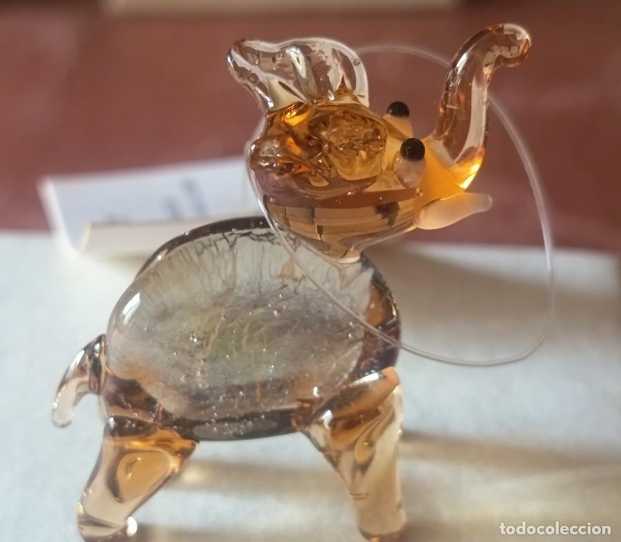 Vintage: FIGURA DE ELEFANTE EN VIDRIO SOPLADO EN COLOR AMBAR Y PLATA. KASAVIVA
