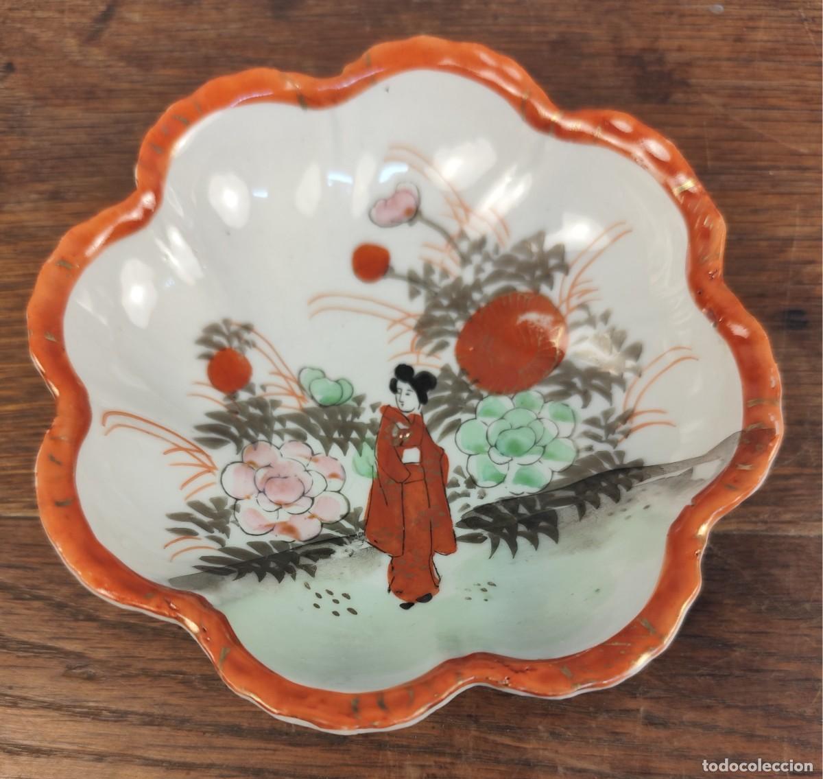Vintage: Plato japon&eacute;s de porcelana pintado a mano