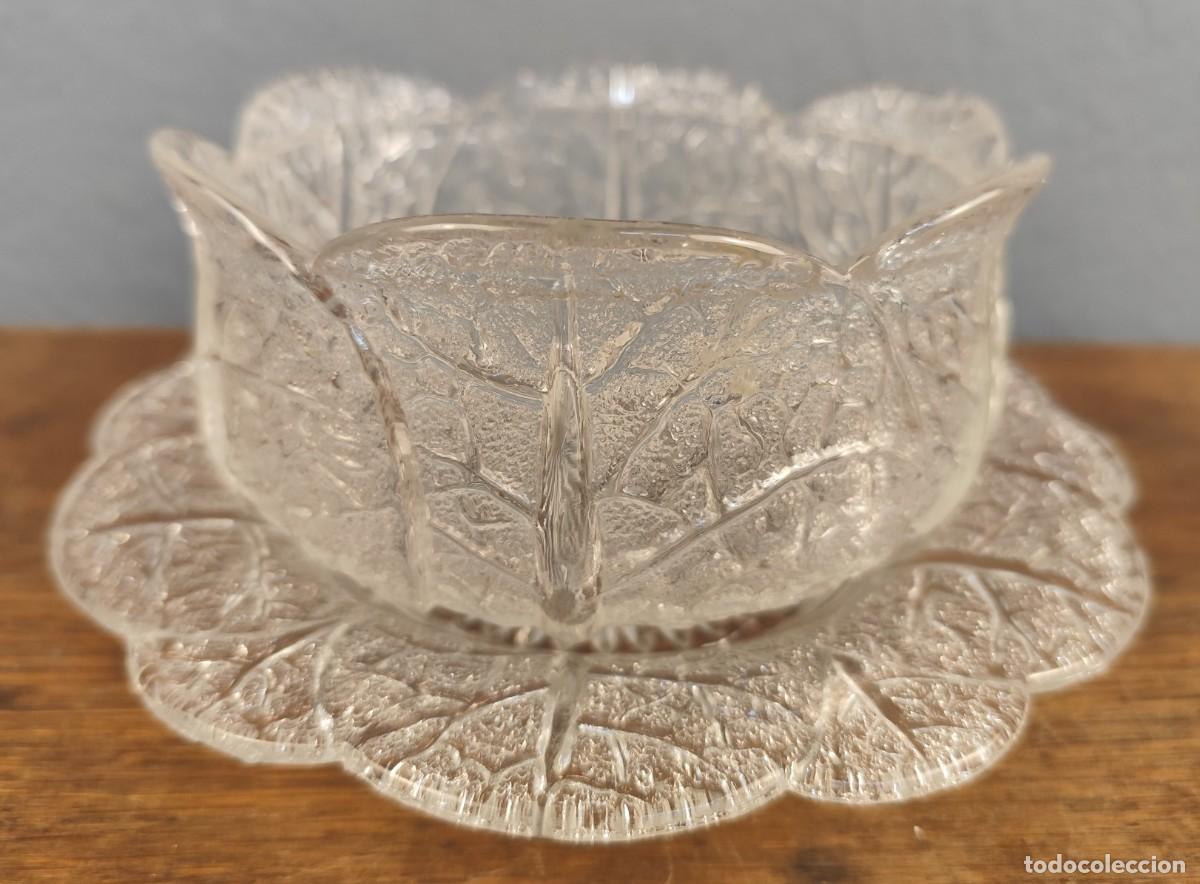 Vintage: Juego de plato y cuenco de cristal prensado con relieve