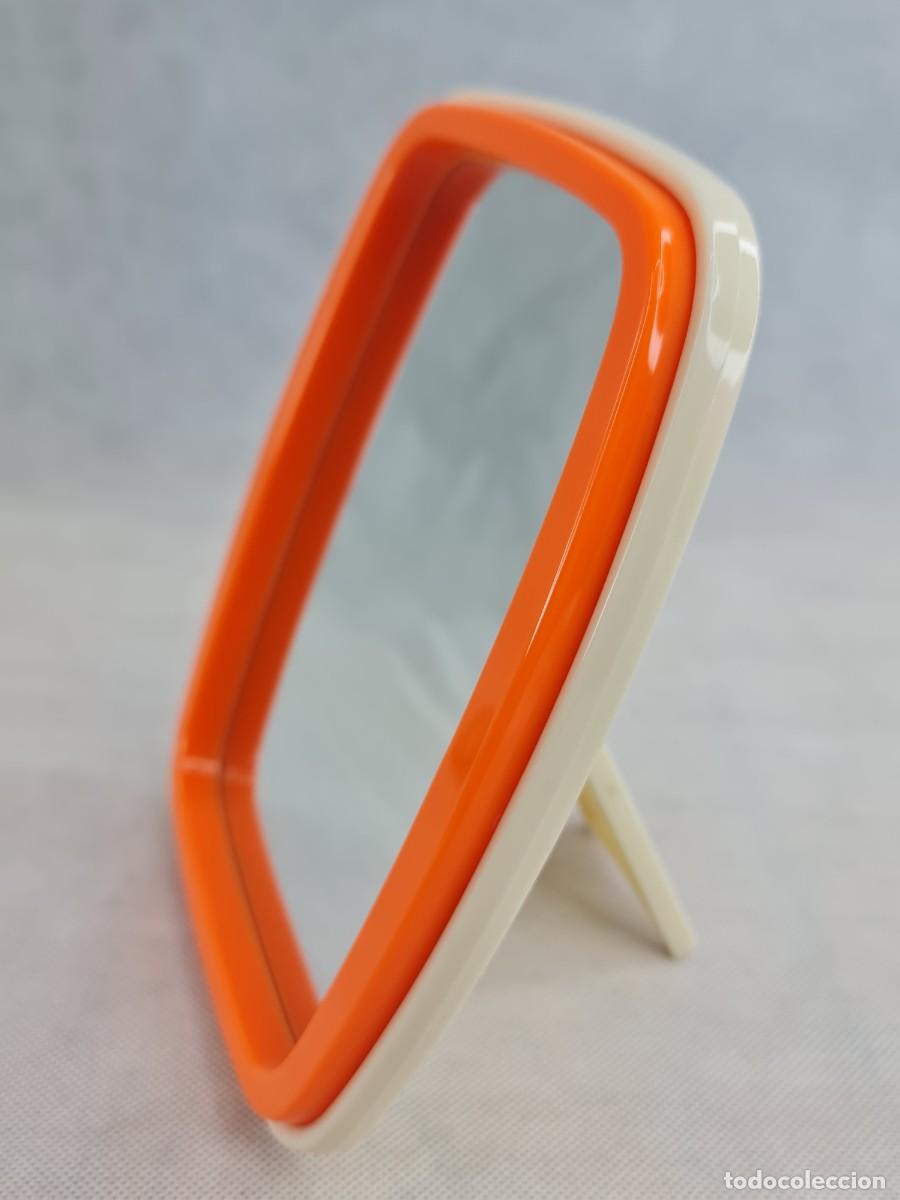 Vintage: Espejo de mesa Space Age - Modelo 350 - Naranja y Beige - Made in Hong Kong - A&ntilde;os 70