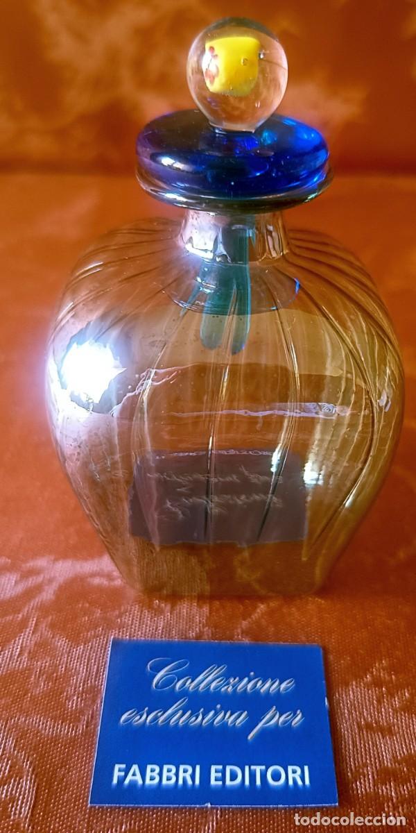 Vintage: BOTELLA PERFUMERO CON TAP&Oacute;N DE CRISTAL DE MURANO. FABBRI EDITORI. VINTAGE