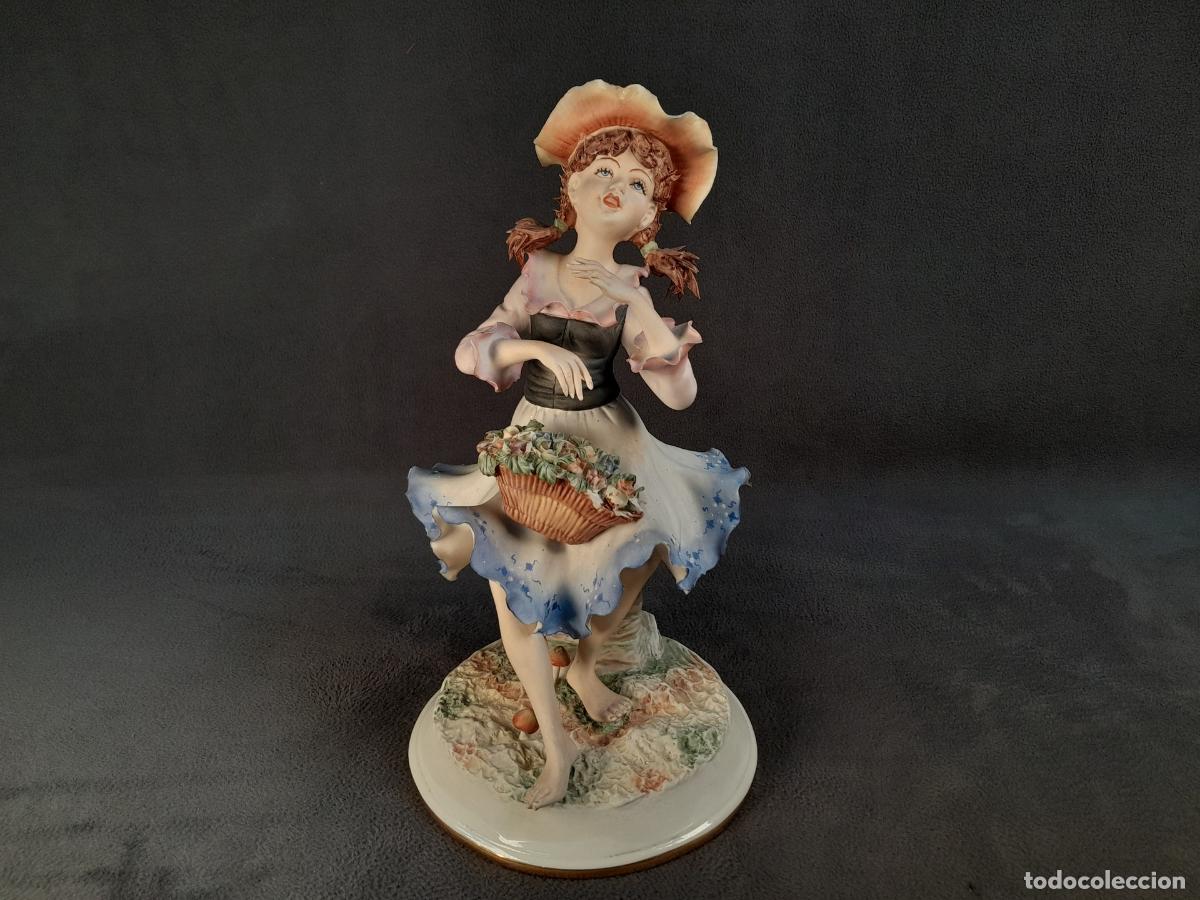 Vintage: FIGURA DE PORCELANA MATE.JOVEN CON FLORES.ESTILO CAPODIMONTE.SAN MARCO.SEGUNDA MITAD DEL S.XX.