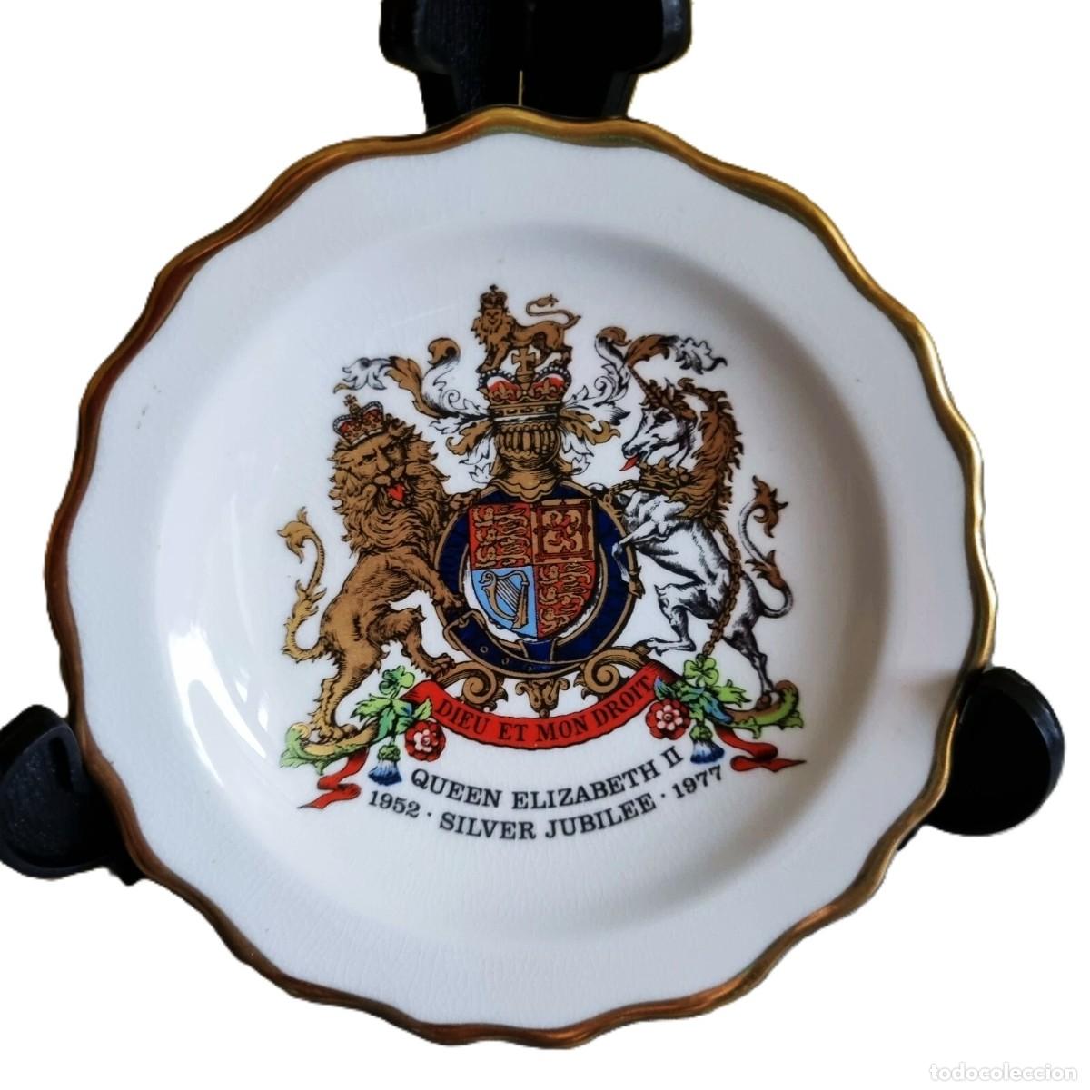 Vintage: Plato prendedor conmemorativo Royal Stafford Queen Elizabeth II Silver Jubilee