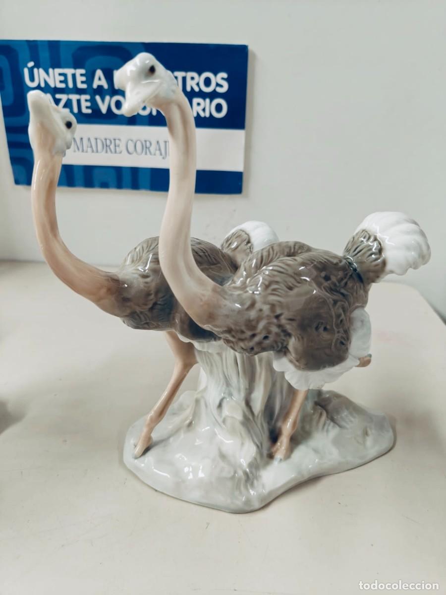 Vintage: Figura de porcelana de dos avestruces, Lladr&oacute; bajo su marca Nao.