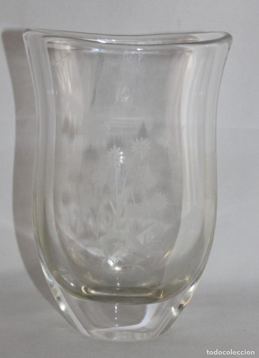 Vintage: Jarr&oacute;n Orrefors de cristal grabado al &aacute;cido con motivos florales. Suecia. Siglo XX