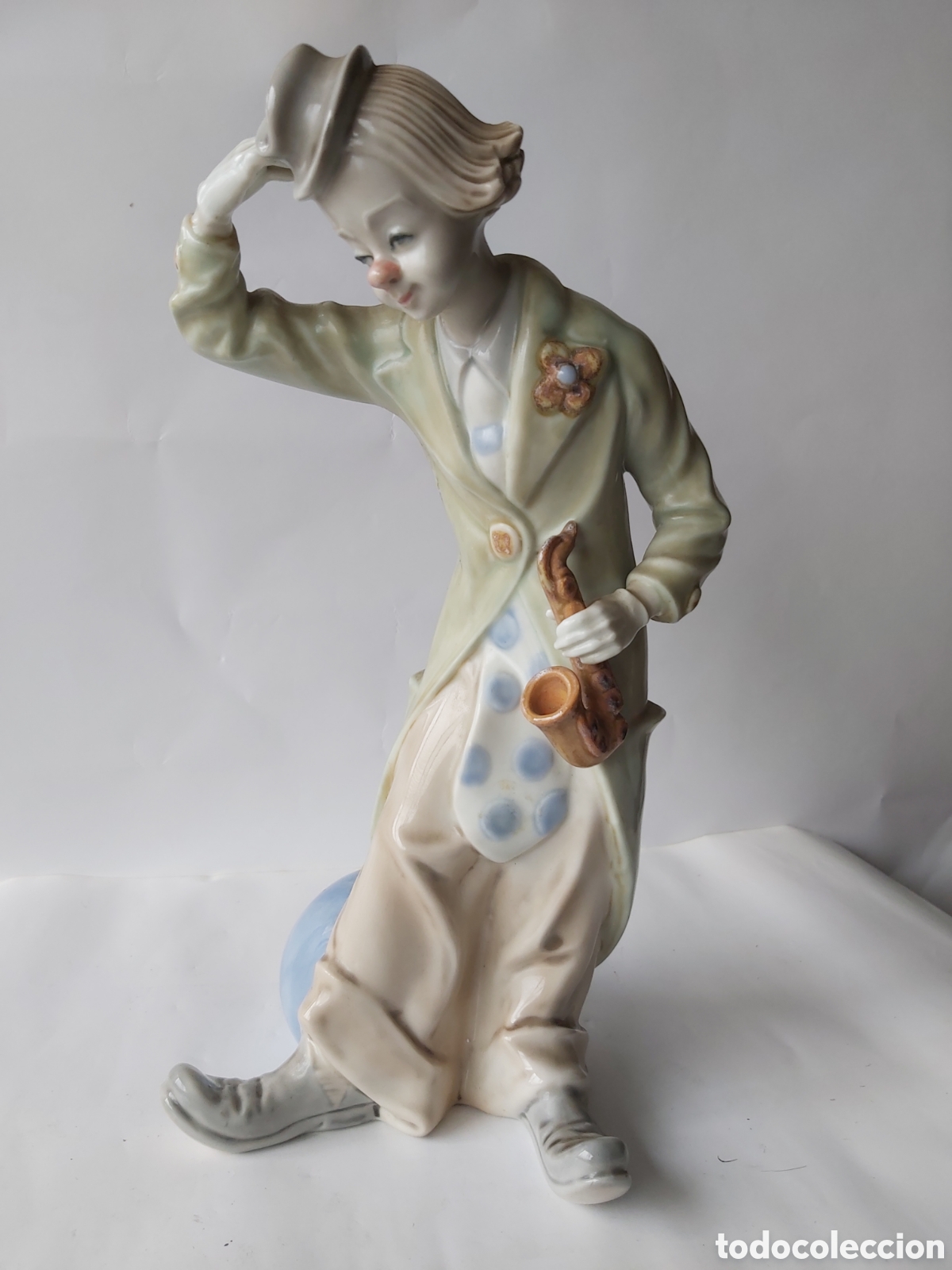 Vintage: Figura de porcelana Payaso con Saxof&oacute;n - Marca Sambo (Vintage, Espa&ntilde;a)