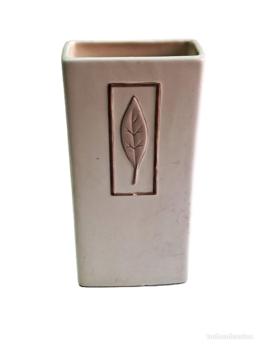 Vintage: Jarr&oacute;n con dise&ntilde;o en forma de hoja, de color crema-beige, 24 cm de altura.
