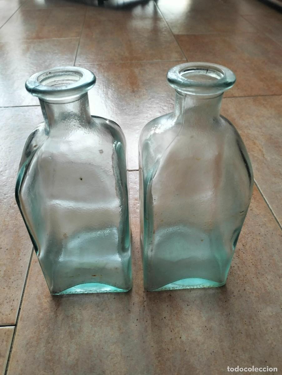 Vintage: juego de dos botella de cristal