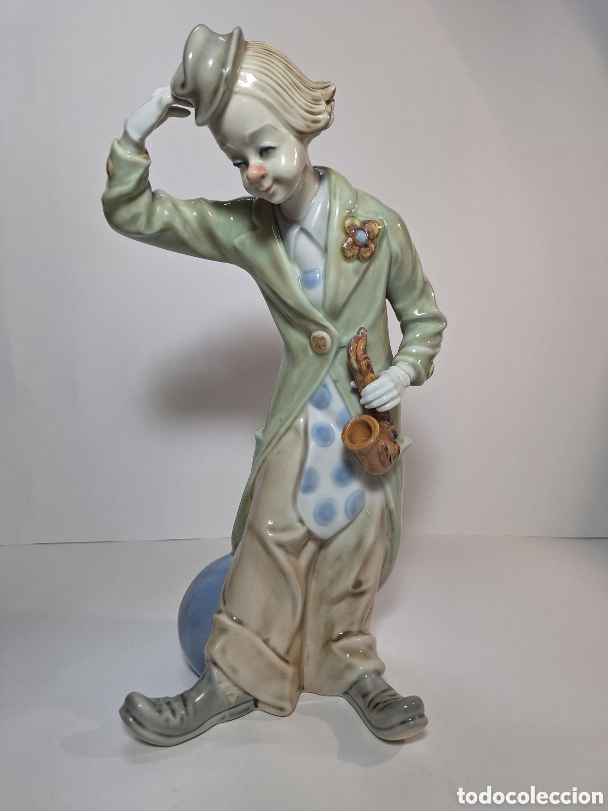 Vintage: Figura de porcelana Payaso con Saxof&oacute;n - Marca Sambo (Vintage, Espa&ntilde;a)