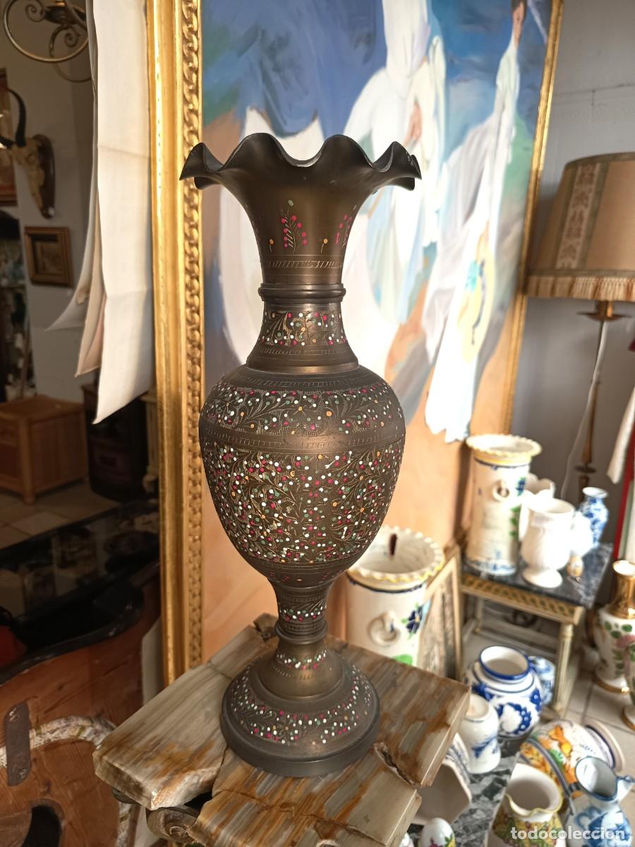 Vintage: &Aacute;nfora de lat&oacute;n 43 cm