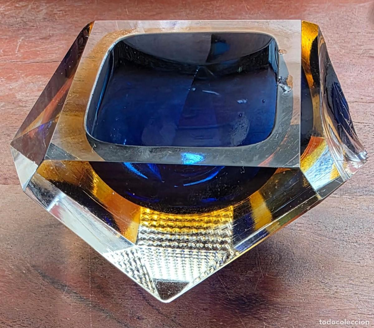 Vintage: Cenicero Vintage de Cristal Facetado Azul Cobalto y &Aacute;mbar &ndash; Dise&ntilde;o Geom&eacute;trico Art Dec&oacute; &ndash; 13 cm