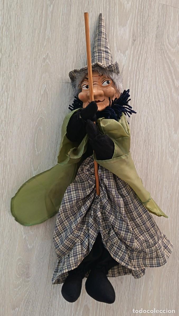 Vintage: Mu&ntilde;eca Bruja. Para colgar. Cara de ceramica y tela. A&ntilde;os 80. Falta el plumero de la escoba.