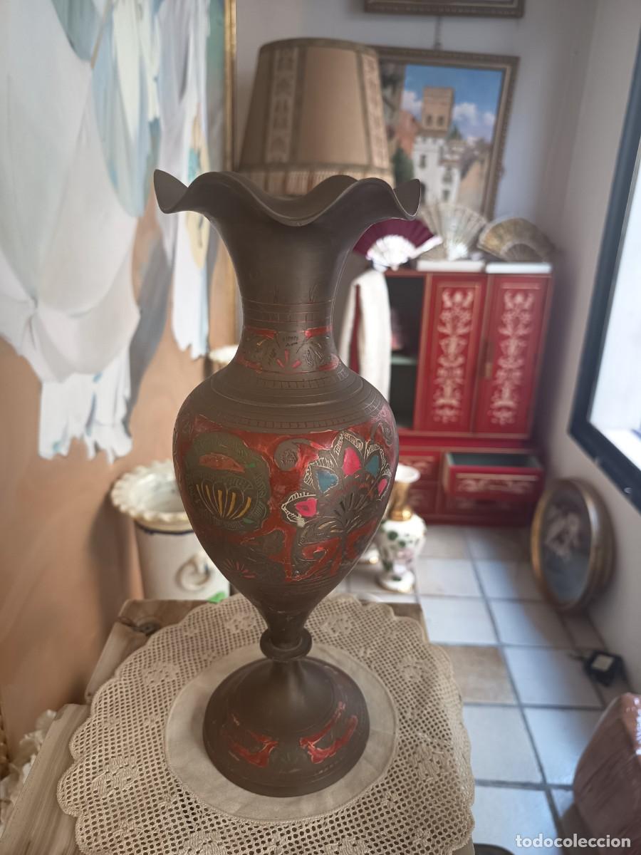 Vintage: Florero de lat&oacute;n decorado 30 cm
