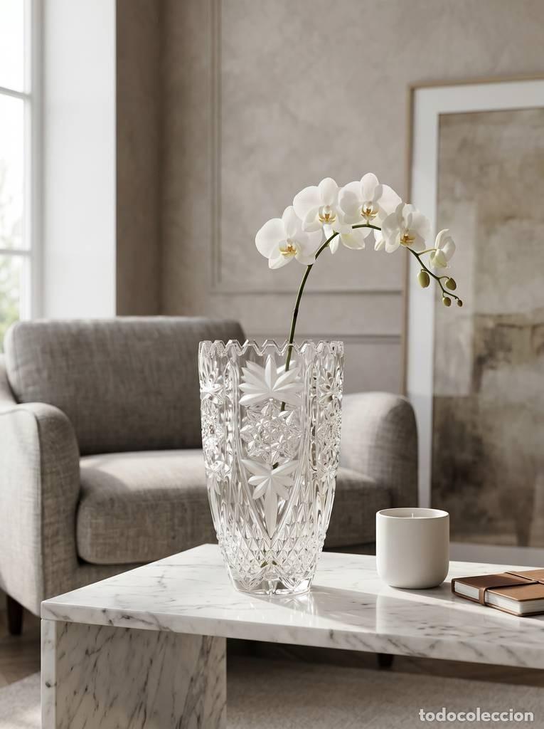 Vintage: FLORERO DE CRISTAL TALLADO