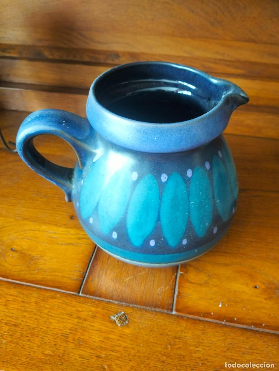 Vintage: jarra de cer&aacute;mica porta celi. pintada a mano. firmada por vicenta.en muy buen estado