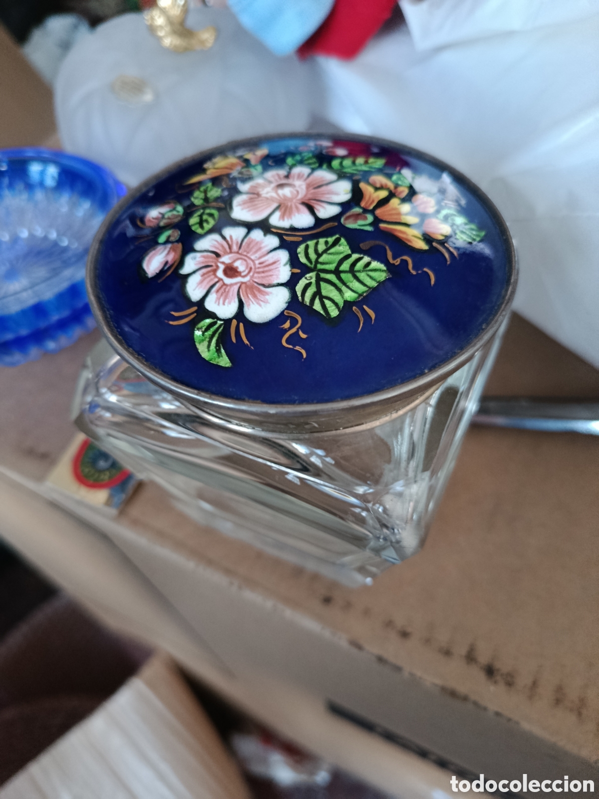 Vintage: Frasco vintage cristal con tapa esmaltada de plata (marcas de la plata)