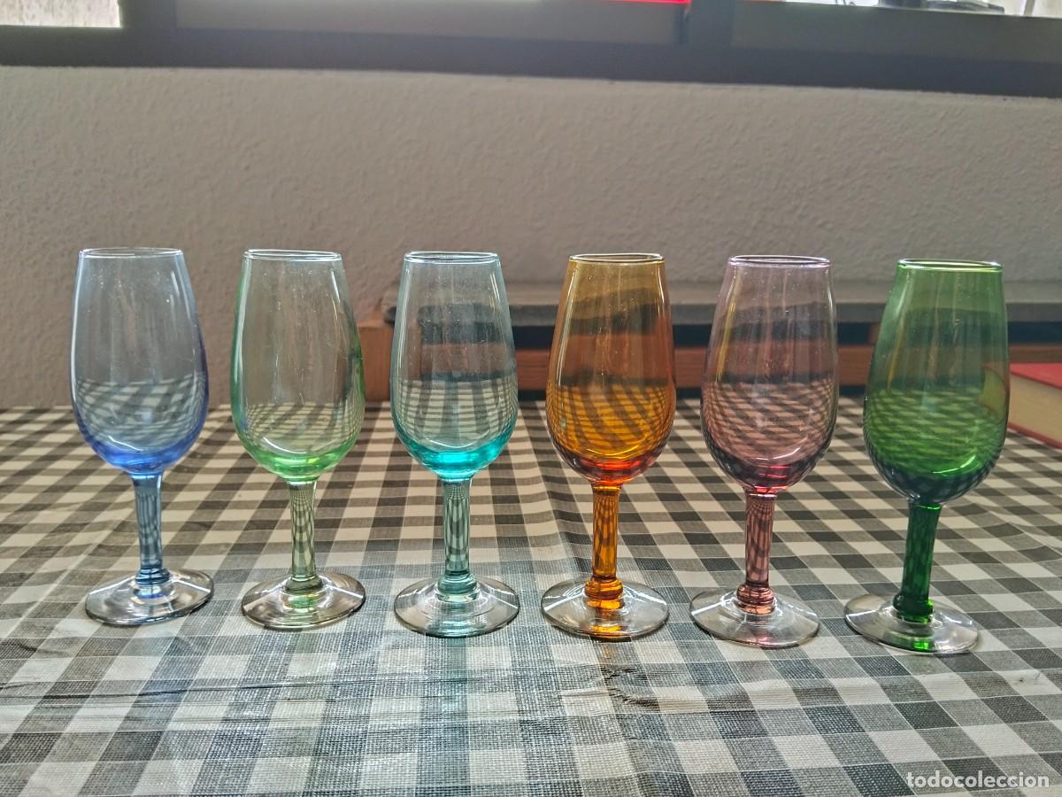 Vintage: Antiguo juego de 6 copas de licor multicolor - Vidrio soplado vintage a&ntilde;os 60/70 - Juego completo im