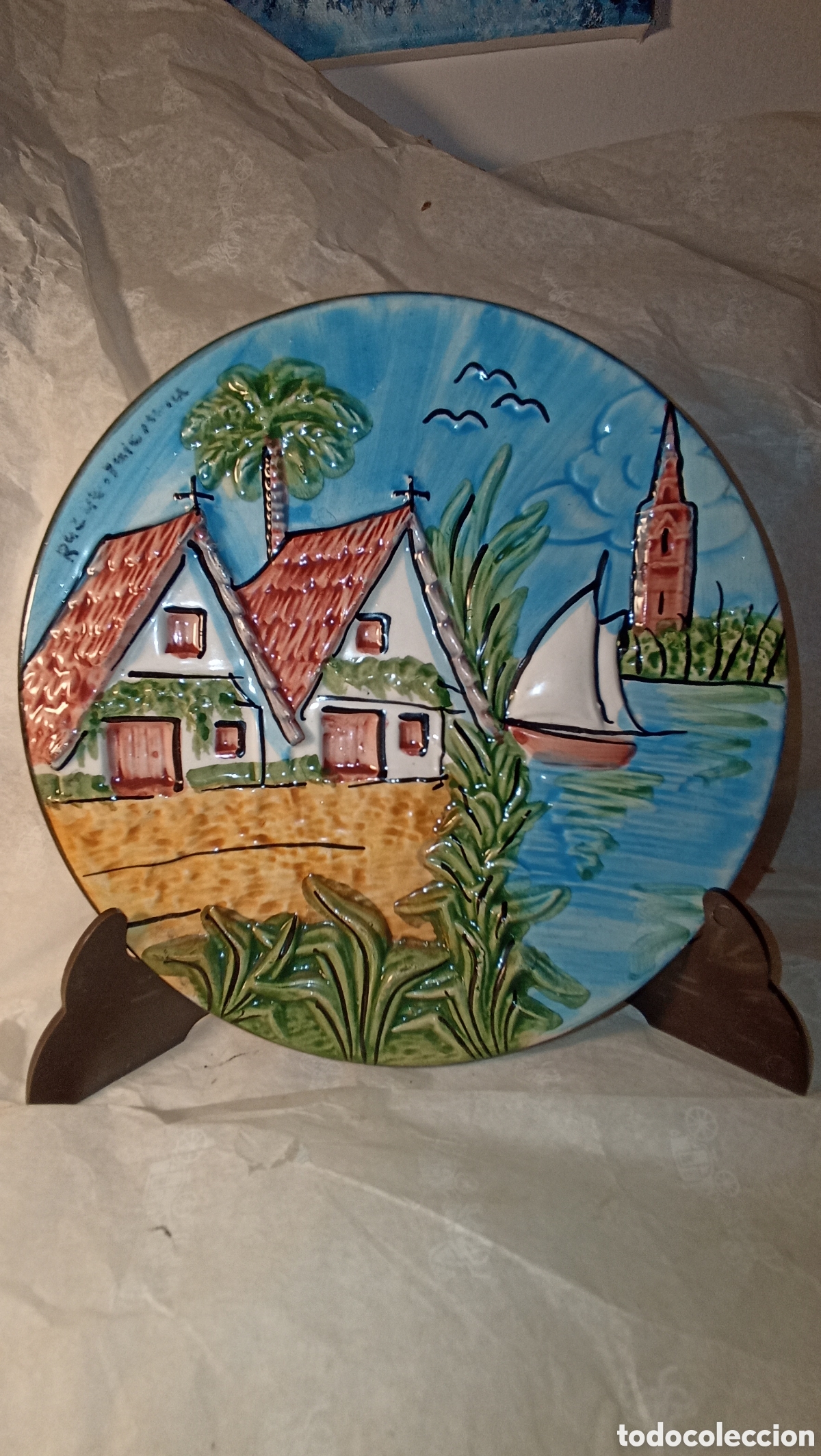 Vintage: Plato Decorativo de Cer&aacute;mica en Relieve - Hecho a Mano y Firmado (20 cm)