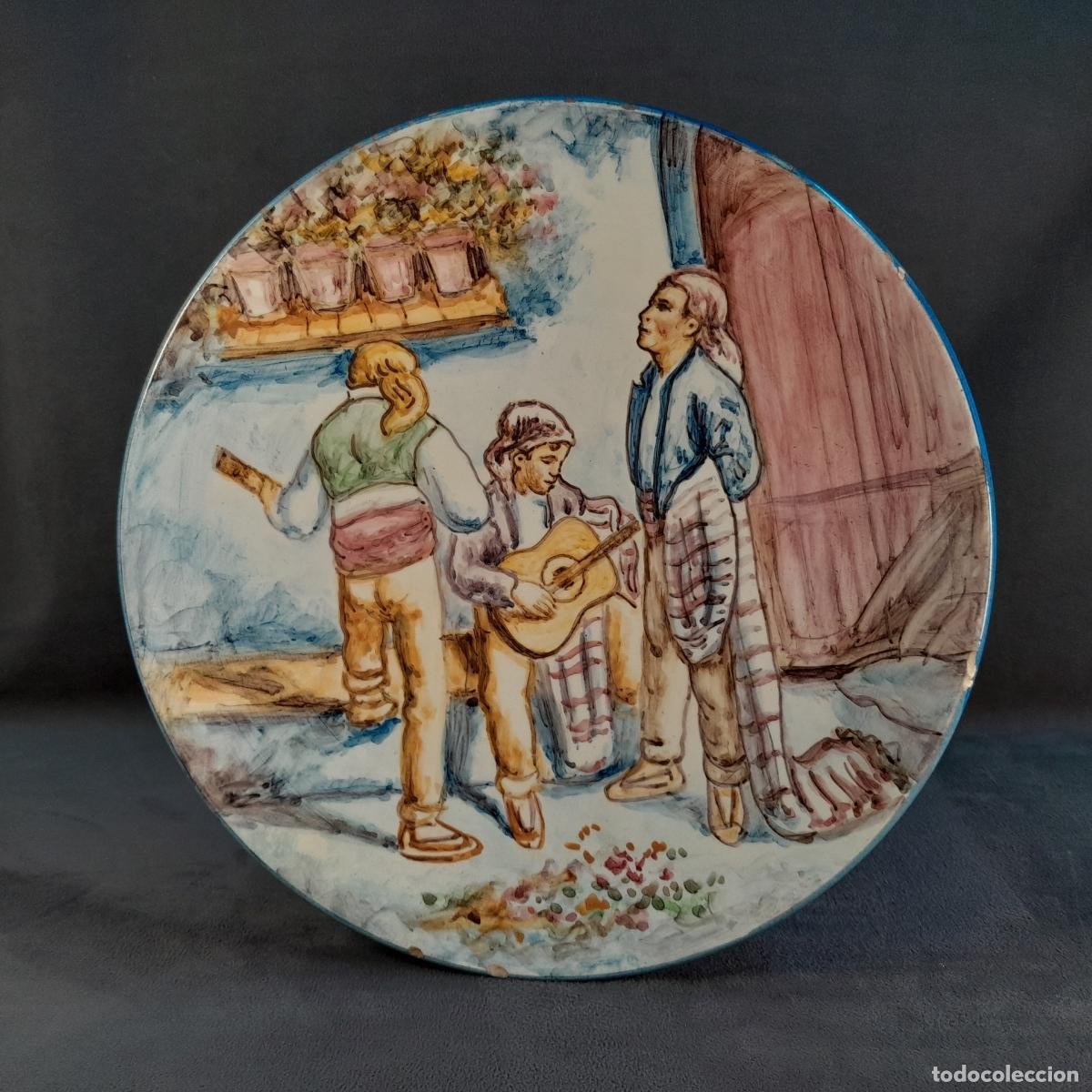 Vintage: PLATO GRANDE DE CER&Aacute;MICA ESMALTADA CON ESCENA COSTUMBRISTA. PINTADO A MANO. SIGLO XX.