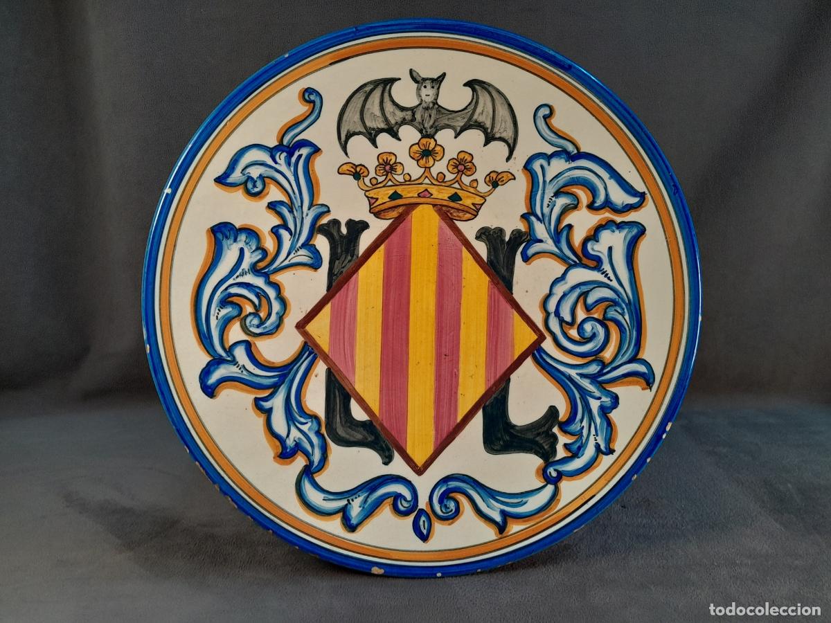 Vintage: PLATO GRANDE DE CER&Aacute;MICA ESMALTADA CON ESCUDO HER&Aacute;LDICO DE VALENCIA. SIGLO XX.