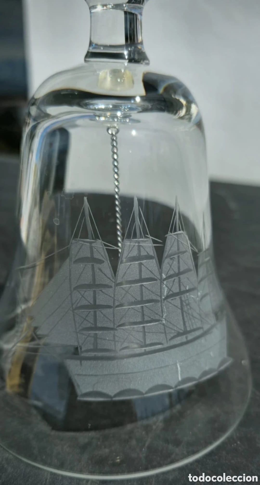 Vintage: Campana de cristal grabada