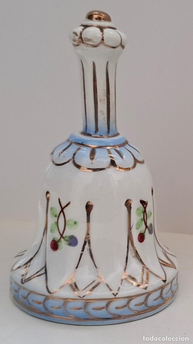 Vintage: CAMPANILLA DE CERAMICA VINTAGE CON MOTIVOS FLORALES Y DORADOS. JARRON-10