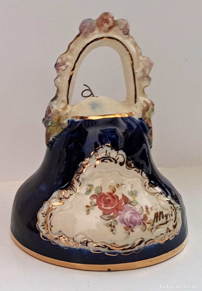 Vintage: CAMPANILLA DE CERAMICA VINTAGE AZUL CON MOTIVOS FLORALES Y DORADOS. CAMPANILLA-02