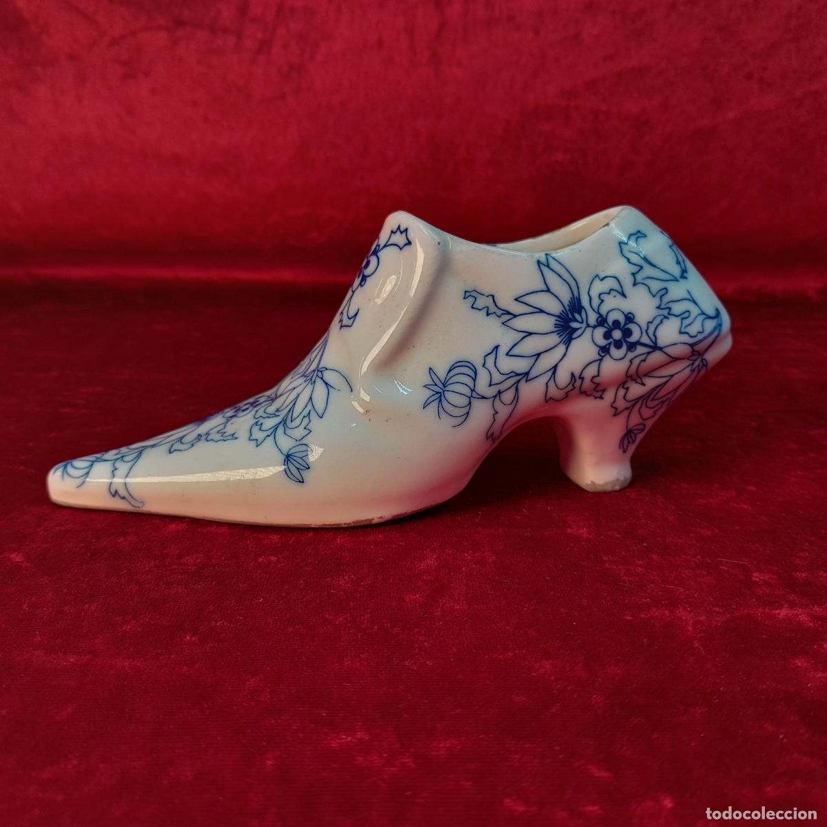 Vintage: ZAPATO DECORATIVO EN MINIATURA EN CER&Aacute;MICA ESMALTADA CON MOTIVOS FLORALES. MEDIADOS DEL S.XX