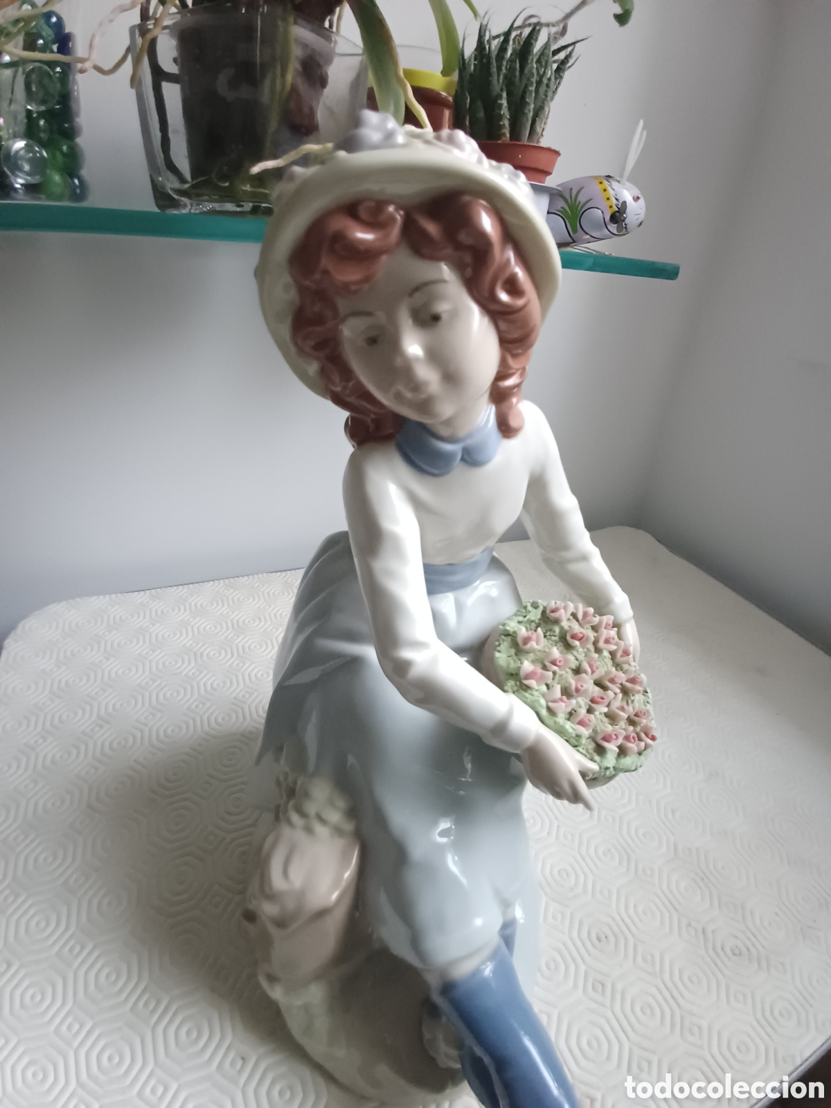 Vintage: Porcelana Nadal. Ni&ntilde;a con flores