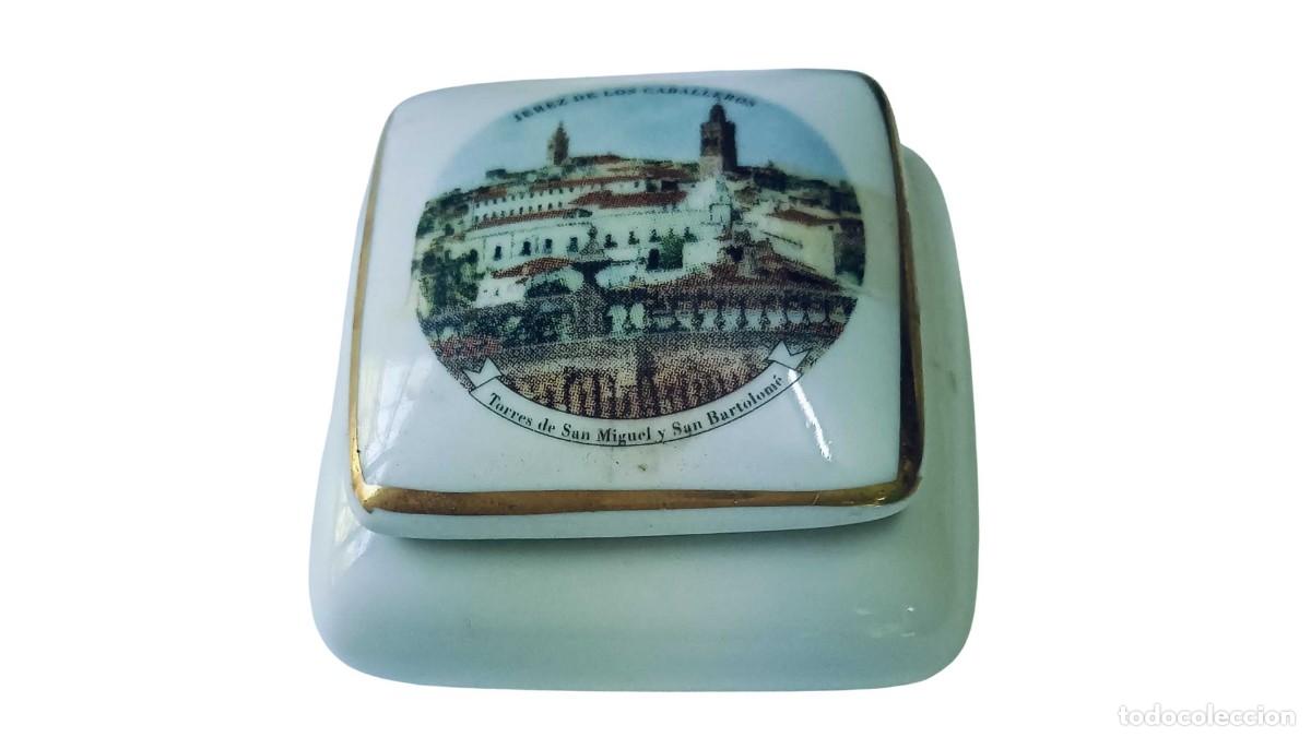 Vintage: peque&ntilde;o pastillero de porcelana con borde doradovintage RETRO