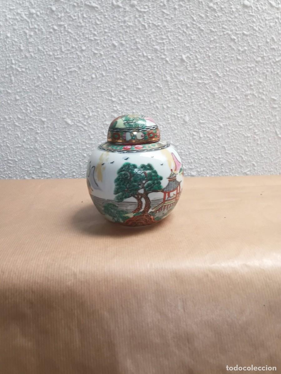 Vintage: Peque&ntilde;o Tibor vintage en porcelana china de Macao