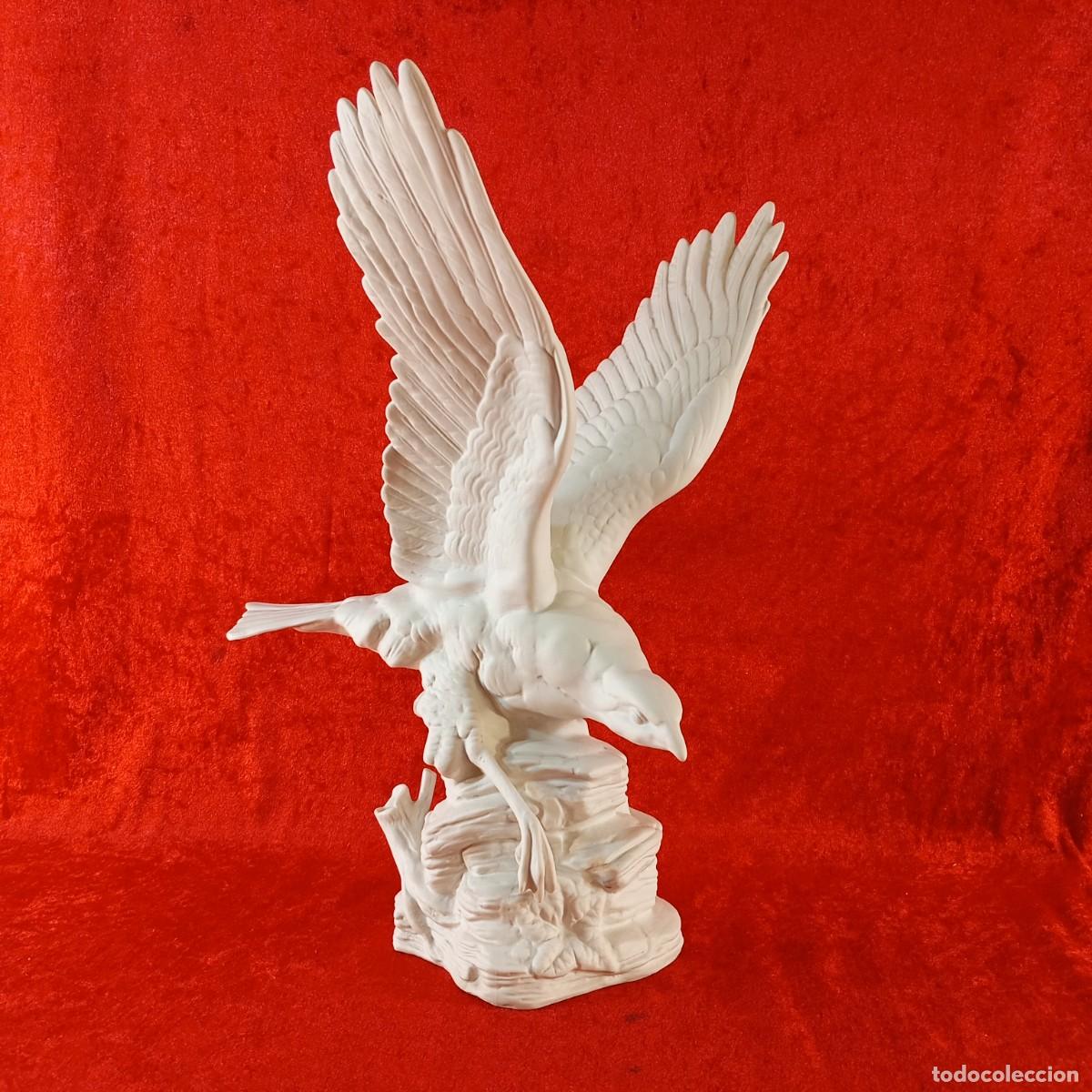 Vintage: ESCULTURA &Aacute;GUILA - CER&Aacute;MICA BIZCOCHADA BLANCA - SIN ESMALTAR - DECORACI&Oacute;N - 345 X 250 X 250 MM
