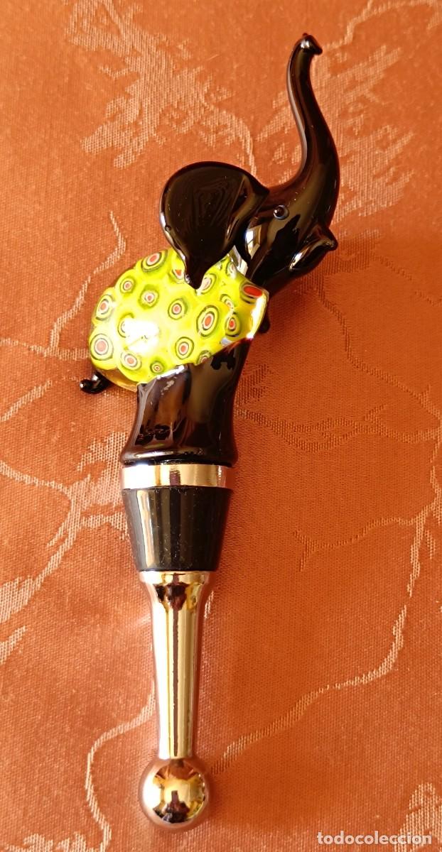Vintage: HERMOSO TAP&Oacute;N DE VINO CON ELEFANTE DE CRISTAL DE MURANO