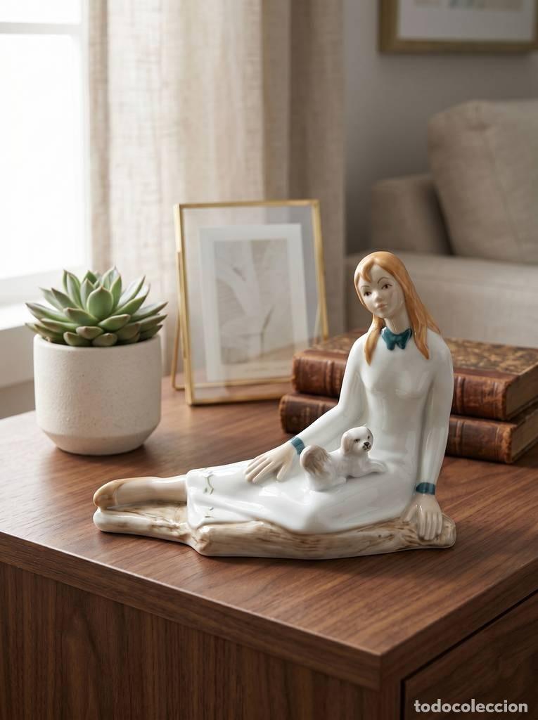 Vintage: FIGURA DE MUJER SENTADA