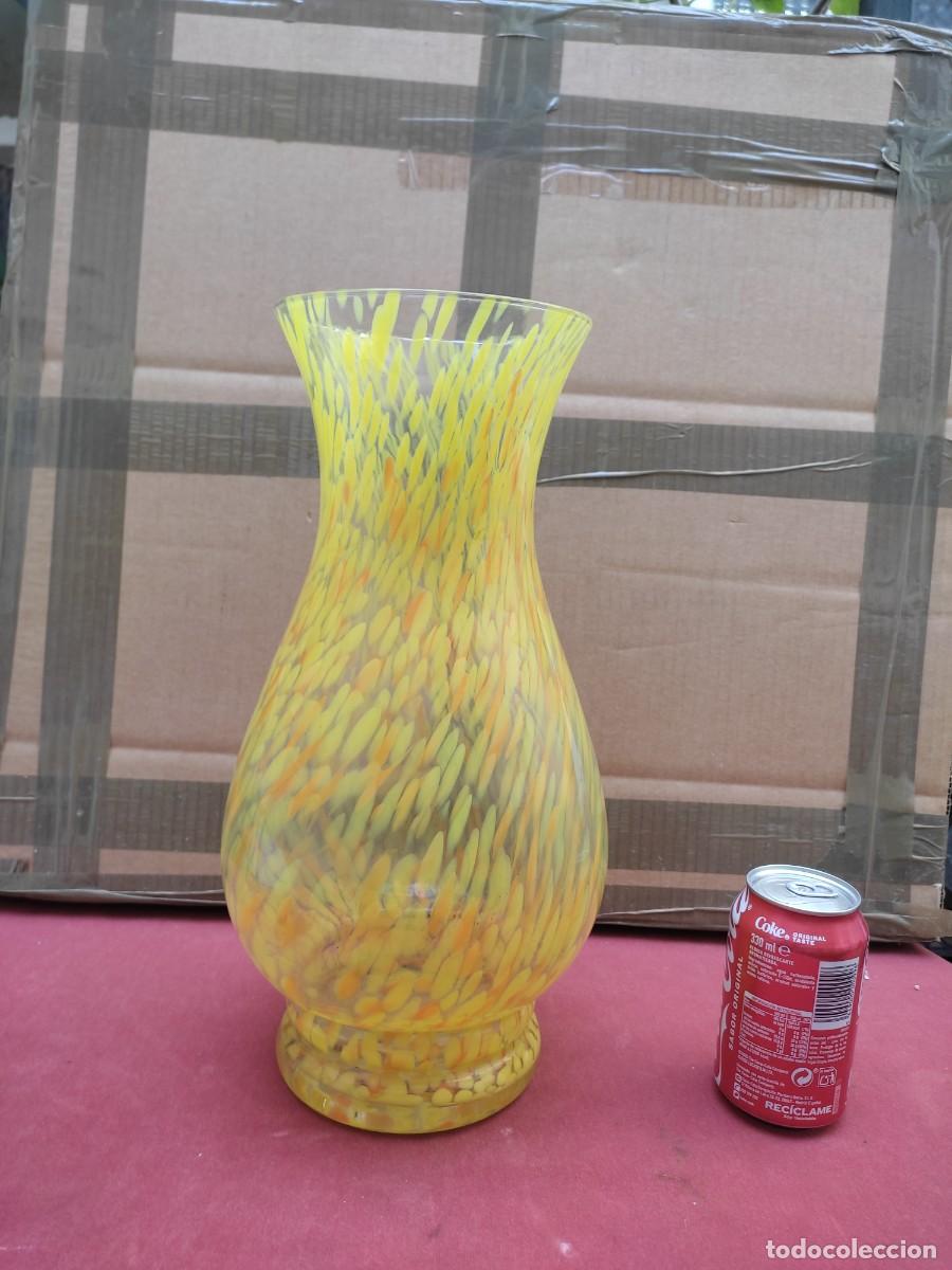 Vintage: jarron florero de cristal jaspeado - trazos colores amarillo y naranja - 38cm alto