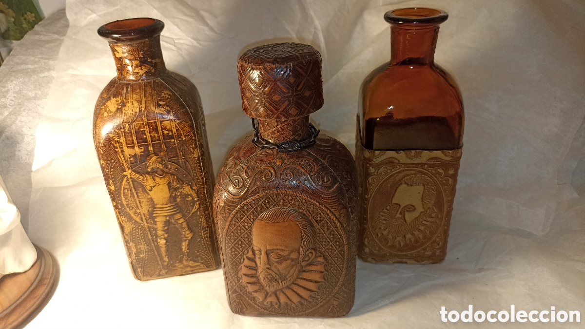 Vintage: : Lote 3 Botellas Vintage de Cristal &Aacute;mbar y Cuero Repujado - Tem&aacute;tica Quijote y Siglo de Oro