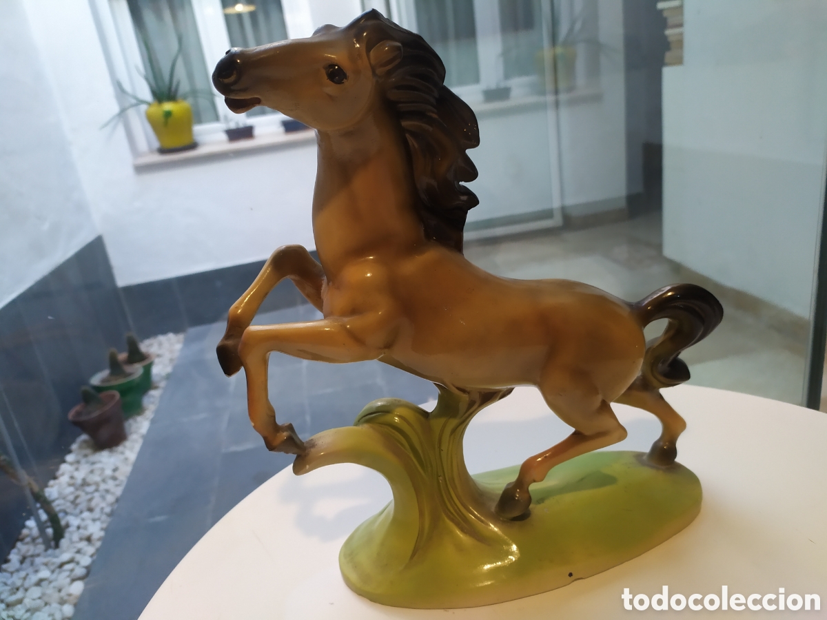 Vintage: Caballo vintage de escayola para sobremesa