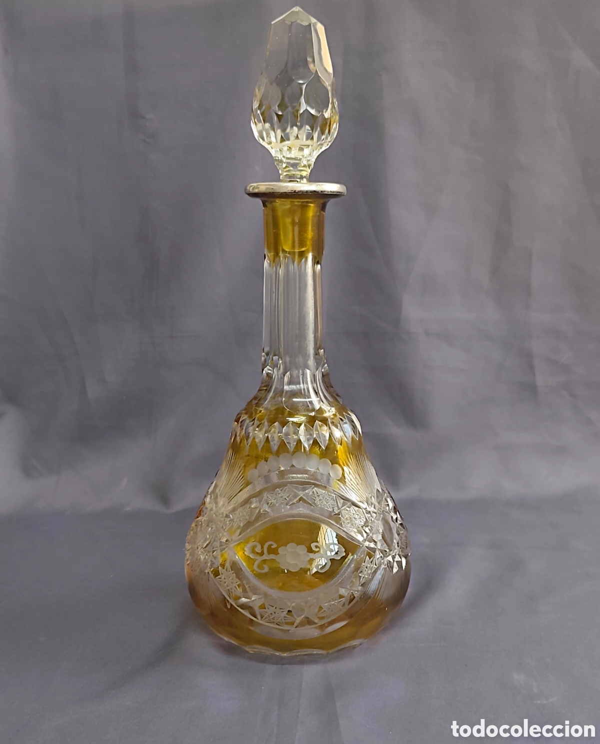 Vintage: Licorera de cristal tallado Bohemia