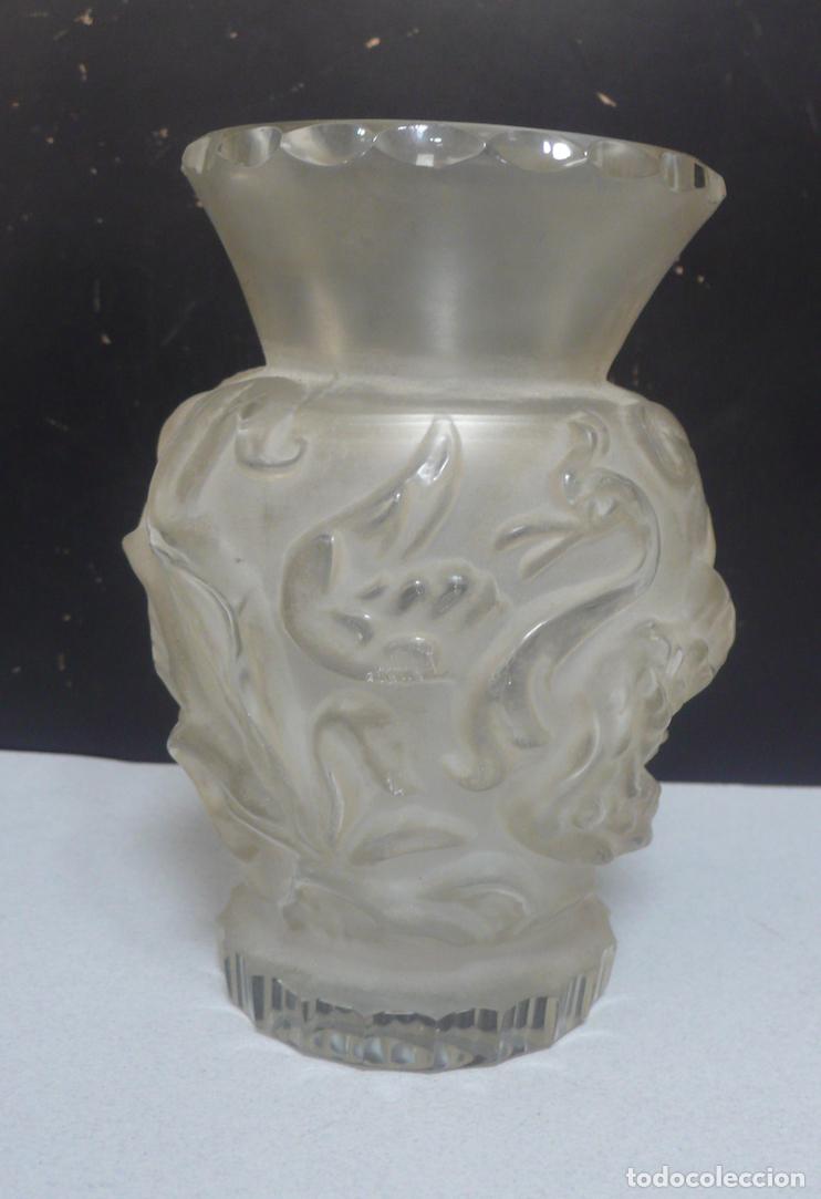 Vintage: JARRON DE CRISTAL CON RELIEVE