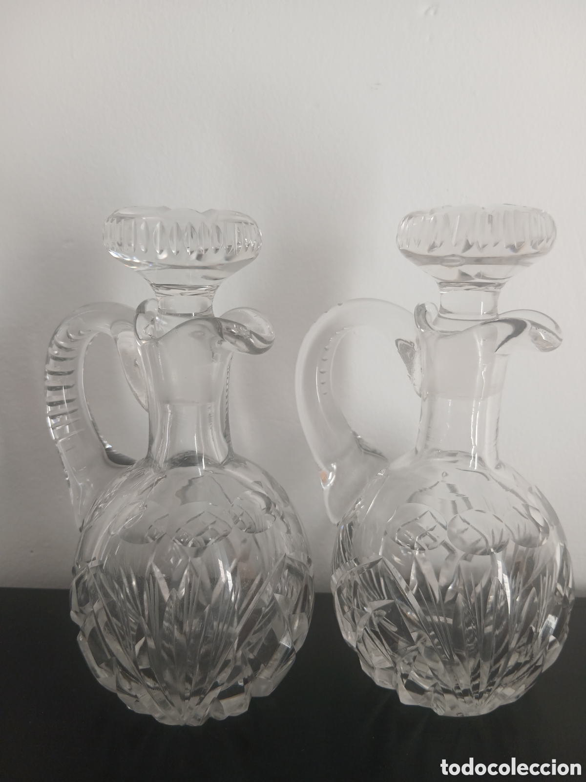 Vintage: Pareja de licoreras de cristal tallado antigua
