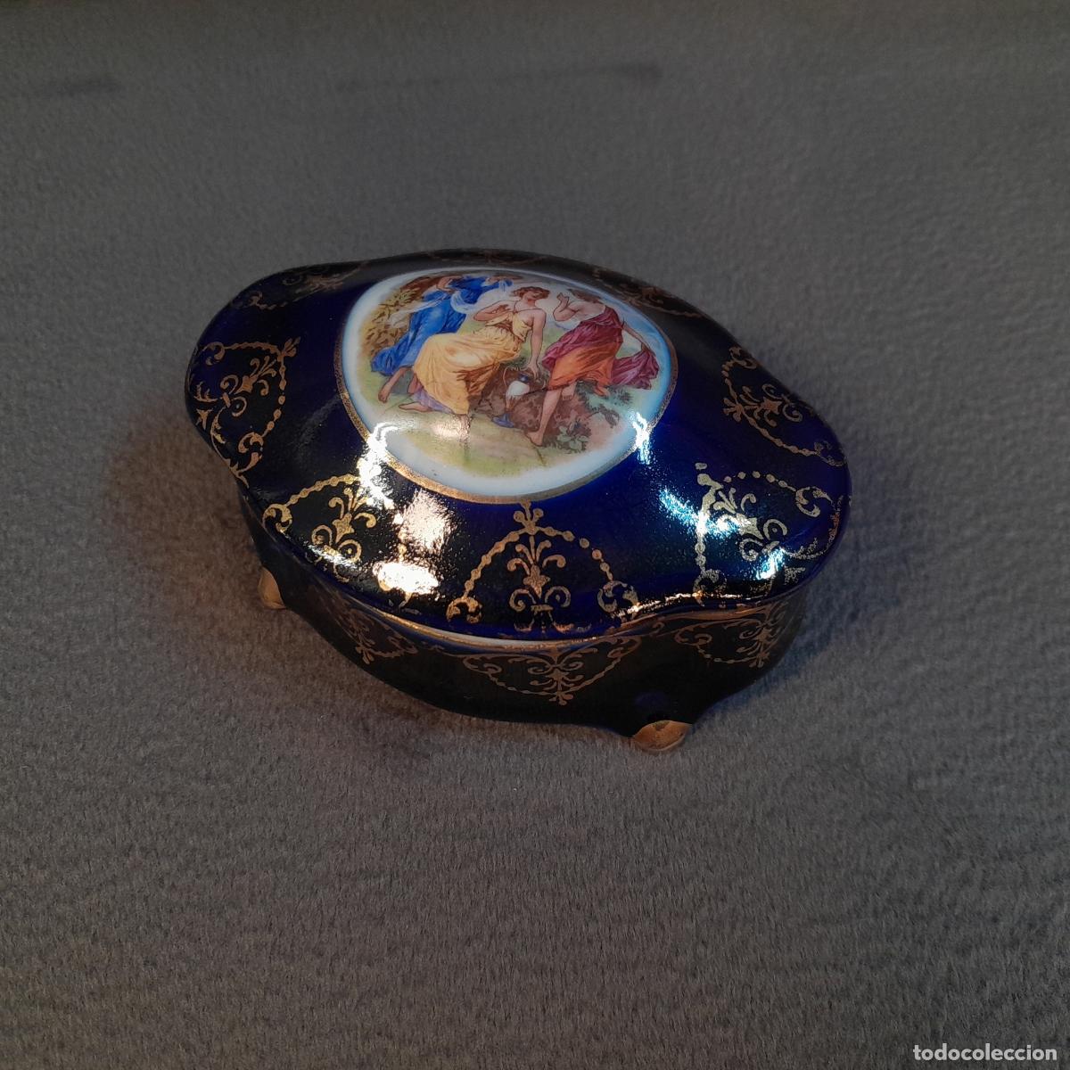 Vintage: PEQUE&Ntilde;A CAJA JOYERO REALIZADA EN PORCELANA. CON ESCENA MITOL&Oacute;GICA. PRINCIPIOS S. XX.