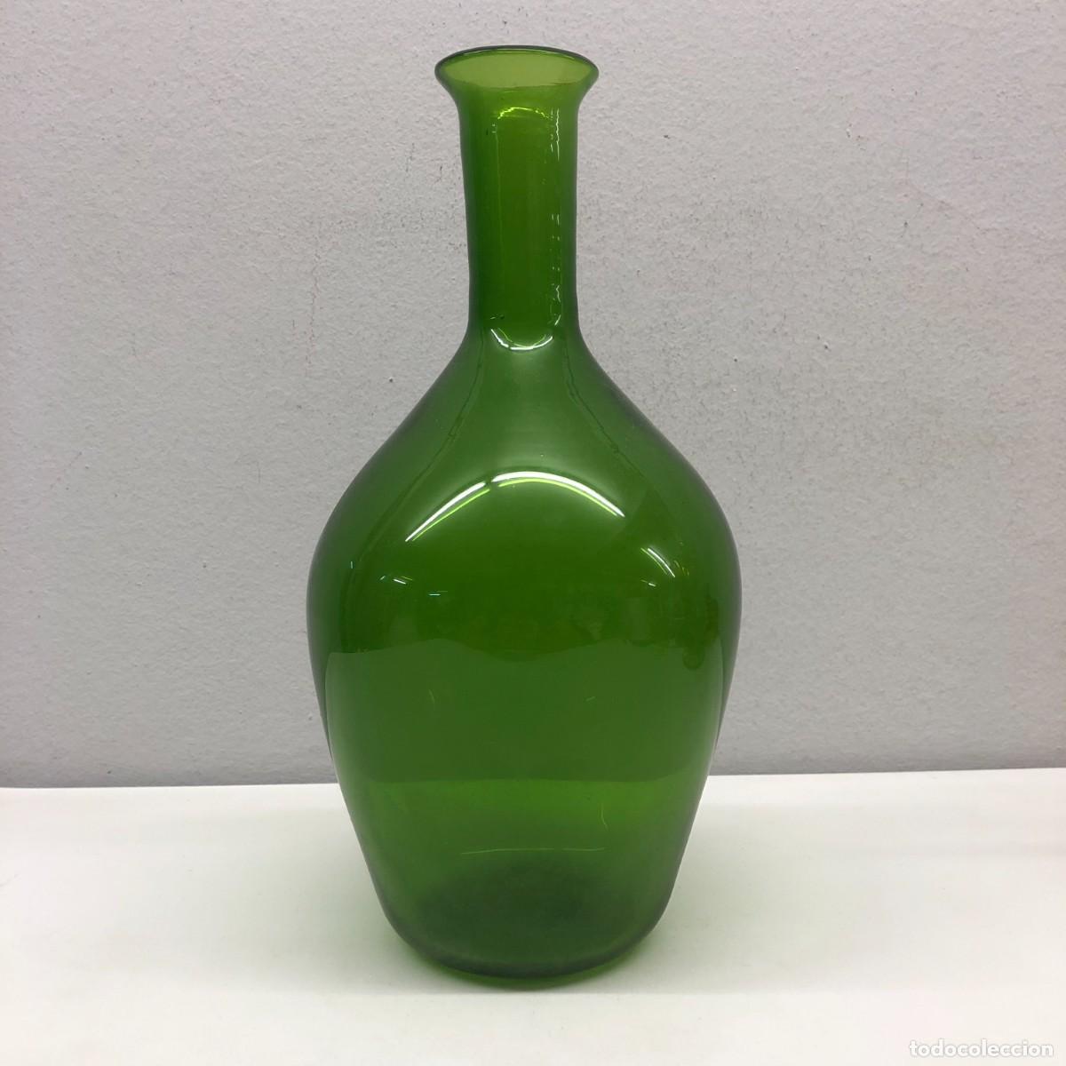 Vintage: JARRA - BOTELLA DE CRISTAL VERDE - ESTILO DAMAJUANA ESTIRADA - 31 X 16 X 16 CM DE DISE&Ntilde;O DECORACI&Oacute;N