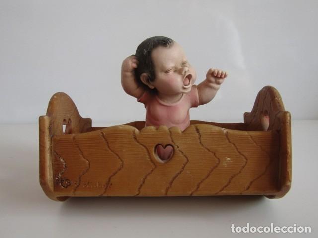 Vintage: PRECIOSO FIGURA BEBE PORCELANA FIRMADO A. LUCCHESI COLECCIONABLE CON GRAN CUNA RAR