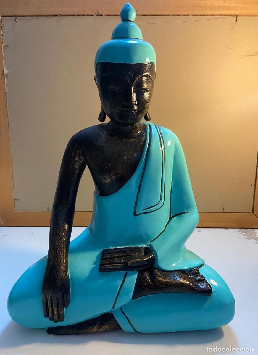 Vintage: Figura decorativa de Buda de origen Indonesia hecho en terracota, con un dise&ntilde;o que combina tonos ne