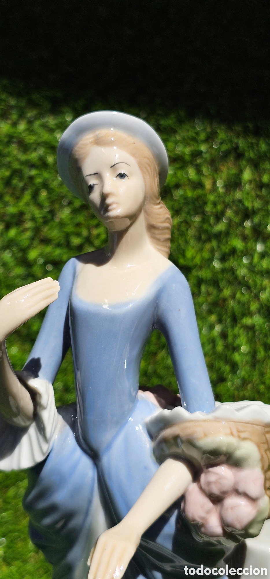 Vintage: Figura de porcelana D'ART S.A. &ndash; Hecha a mano en Espa&ntilde;a &ndash; Dama con cesto de flores
