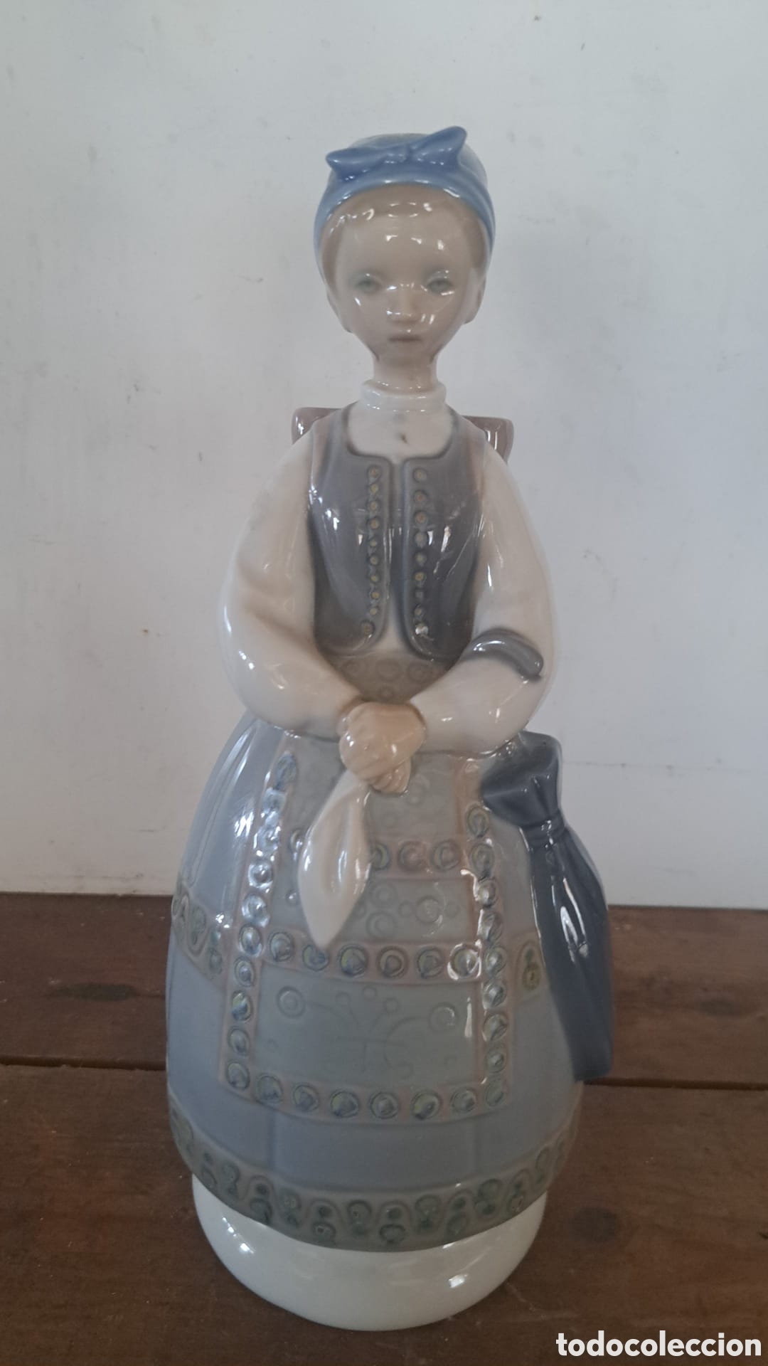 Vintage: Aldeana Paseiga - figura Lladr&oacute; ref 1158