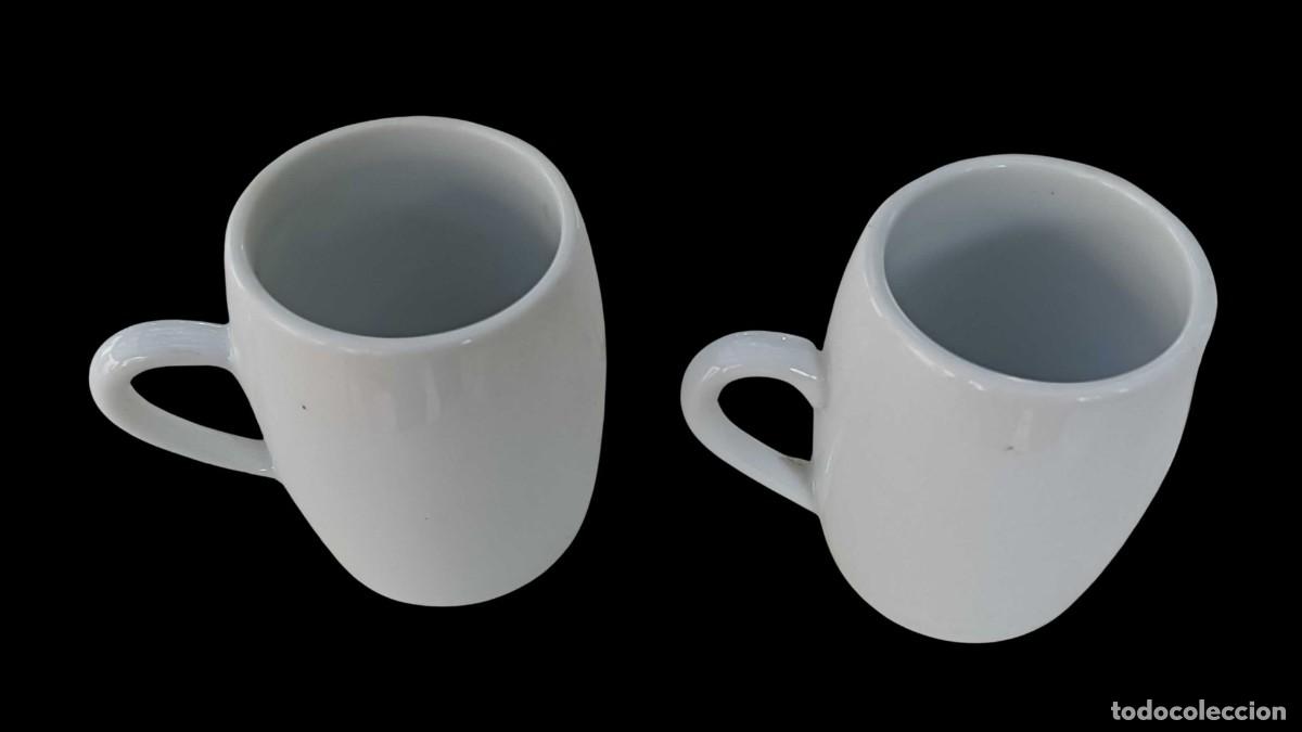 Vintage: LOTE DE 2 TAZAS DE CAF&Eacute; VINTAGE BLANCAS - FORMA DE TONEL - VIDRIO OPALINO (A&Ntilde;OS 80/90)